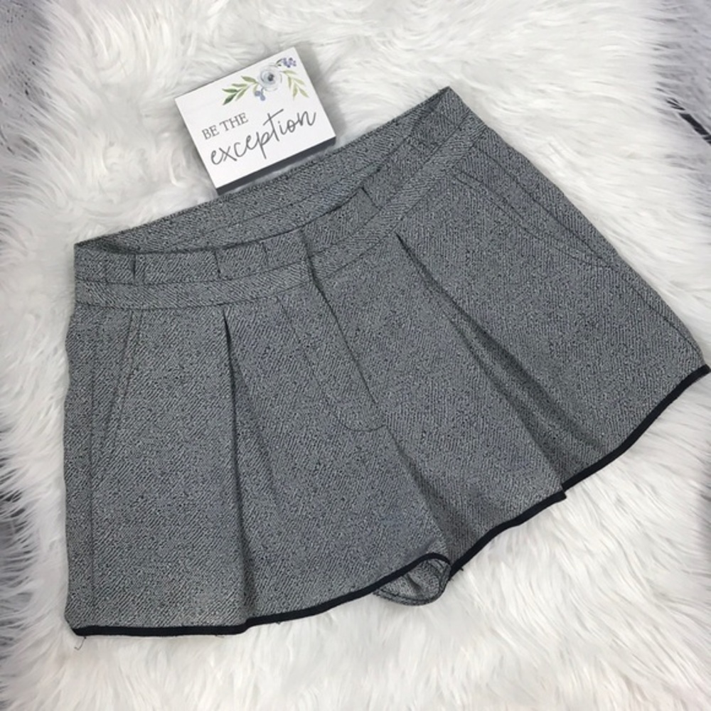 BARNEYS NEW YORK Gray Pleated Shorts sz 0